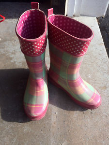 Size 12 youth rubber boots. Pu in Dieppe.