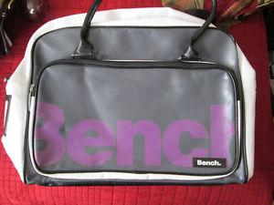BENCH MESSENGER BAG NEW
