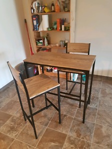 Bar Style Table and Chairs