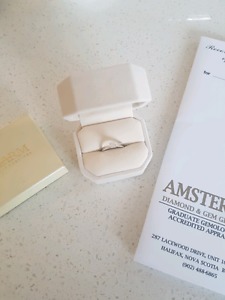 Beautiful 14kt white gold diamond ring