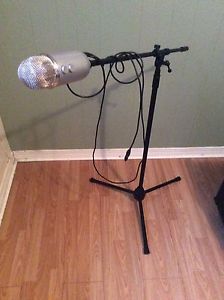 Blue yeti mic with boom stand