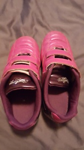 Girls size 13 outdoor soccer cleats