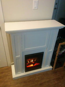 LIKE New Electric White Fireplace Heater
