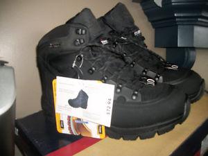 MENS SIZE LEATHER THINSULATE BOOTS (NEW WITH TAGS)