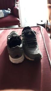 Men's Addidas Sneakers - Size 11 - Excellent Condition