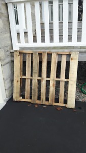 One 4 x 4 wood pallet
