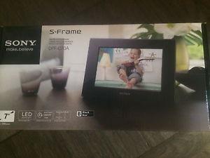 SONY S-frame 7 inch digital Photo Frame
