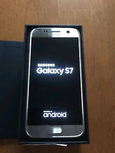 Samsung S7 in the box