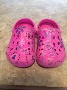 Size 13 girls "crocs" from Walmart. Great shape. Pu Dieppe.