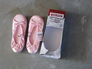 brand new tender tootsies slippers