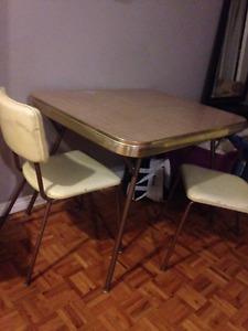 vintage table / 2 chairs