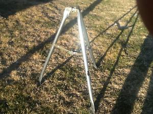 2 roof antenna tripods