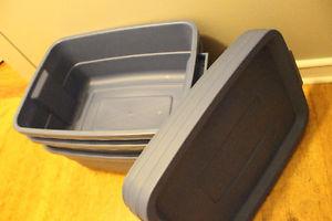 3 plastic totes with lids