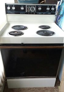30 INCH ELECTRIC STOVE WITH SELF CLEANING OVEN.