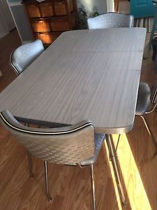 70's Retro table and chair