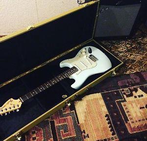 American Fender Stratocaster deluxe w/ Fender mustang v.2