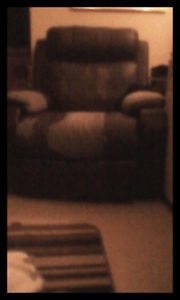 BLACK RECLINER FOR TRADE !IHOUSE FURNITURE