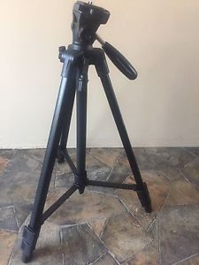 BRAND NEW CANON REBEL SL1 WITH TRIPOD AND BACKPACK