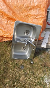 Double stainless steel sink.