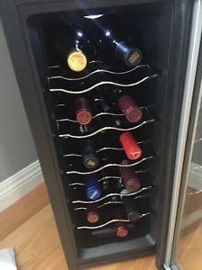 Dual zone wine cooler - Holds 18 bottles