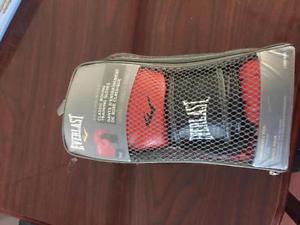 Everlast boxing gloves 25$