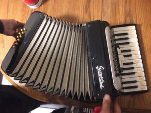 Frontalini accordion. Great condition and works great.