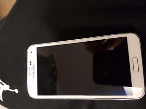 Galaxy s5 16gb mint condition with cases