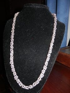 LADIES HEAVY STERLING SILVER CHAIN.