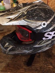 Large dirtbike helmet