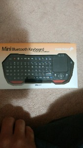 Mini bluetooth keyboard