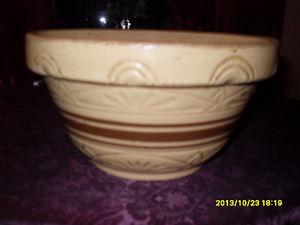 RRP Co. Pottery Mixing Bowl – 9 inch - Bowl - #395 Brown