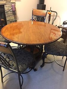 Round Kitchen/Dining Table