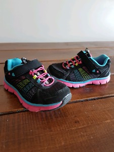 Size 7 toddler sneakers