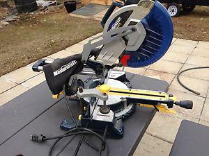 Sliding mitre saw