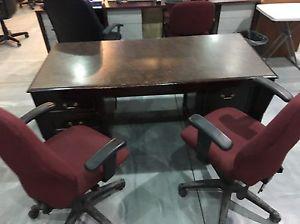 Wanted: Office Desk and Chairs 120$ OBO