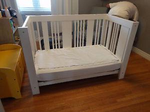 White crib/toddler bed.