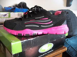 new in box Ladies lightweight sneakers size 9