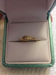 10 kt Gold and Diamond Ladies Ring