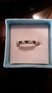 10Kt White Gold Diamond & Emerald Ring