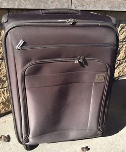 26" DELSEY 4 WHEEL SPINNER Luggage - Great Condition