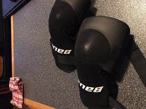 Bauer Goalie Knee pads (Never used)