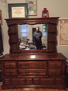 Beautiful wood dresser/chest of drawers