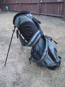 Cleveland Golf Carry Bag in Excellent Condition