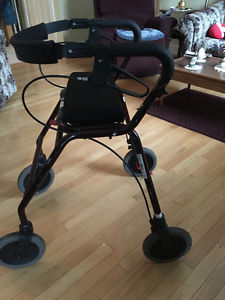 Collapsible 4-wheeled walker (Rollator)