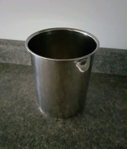 Container for large utensils