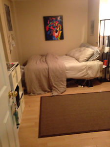 Double Bed: Mattress, boxspring, bed frame