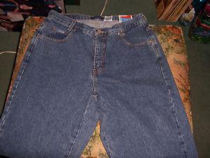 FOR SALE BLUENOTES JEANS, 33X32 WOMENS CUT.NEW