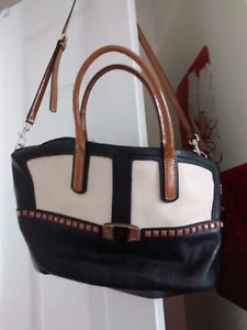 For sale guess purse $ 30