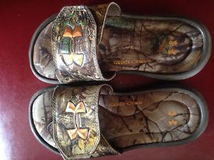 Kids real tree Under Armour flip flops size 1
