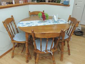 Maple dinette set and chairs